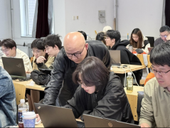 <b>为学子供给全方位的创业支</b>